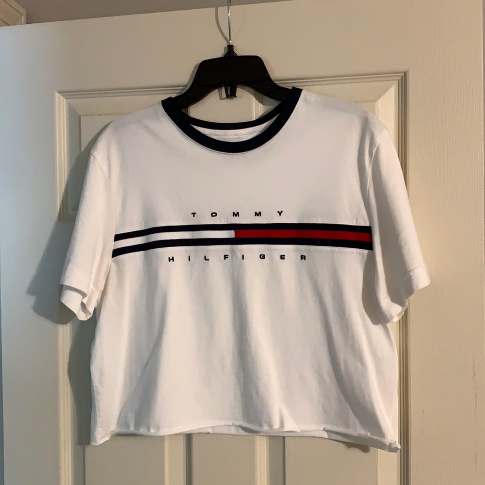 Cropped Tommy Hilfiger shirt